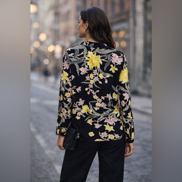 New! Diane Von Furstenberg Silk Floating Boquet Blouse S - Picture 3 of 6